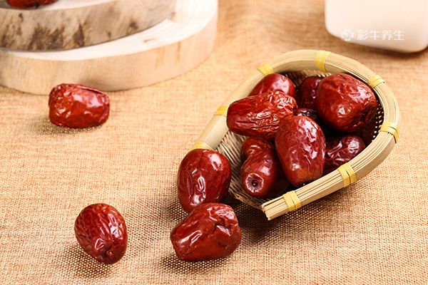 吃什么食物對(duì)皮膚過(guò)敏有好處1.jpg