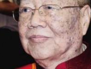 國醫(yī)大師朱良春，教你喝粥喝出長壽